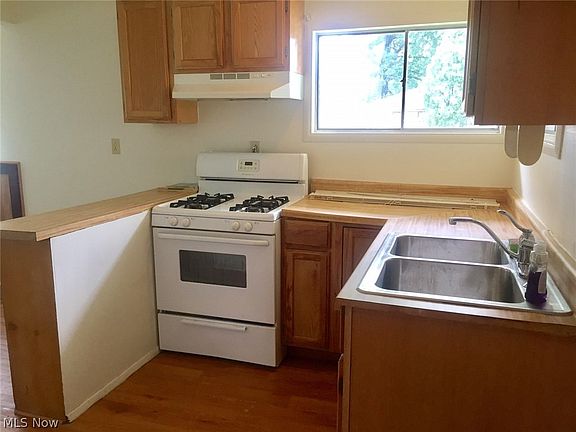 4th image of 1785 Denison Ave NW
