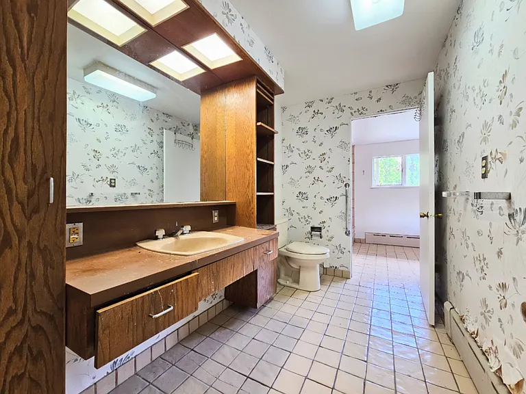 571 Charles Ave #2 — Photo 18
