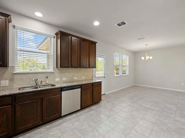 383 Eagle Brook Ln — Photo 14
