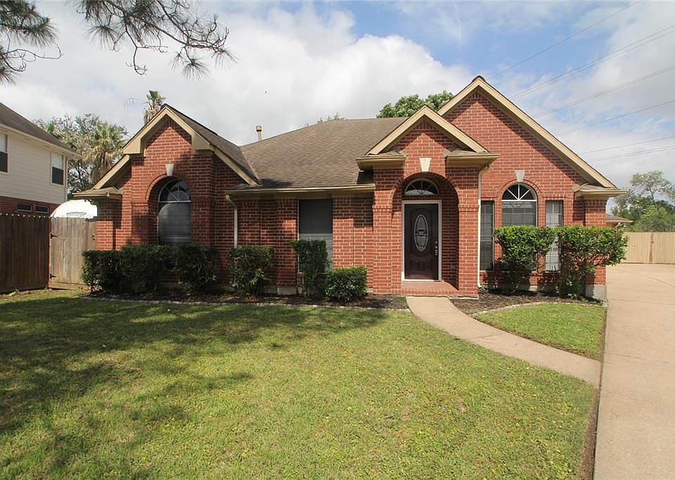1st image of 3438 Brookwood Dr