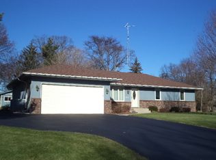 6936 Red Oak Ln, Garden Prairie, IL 61038