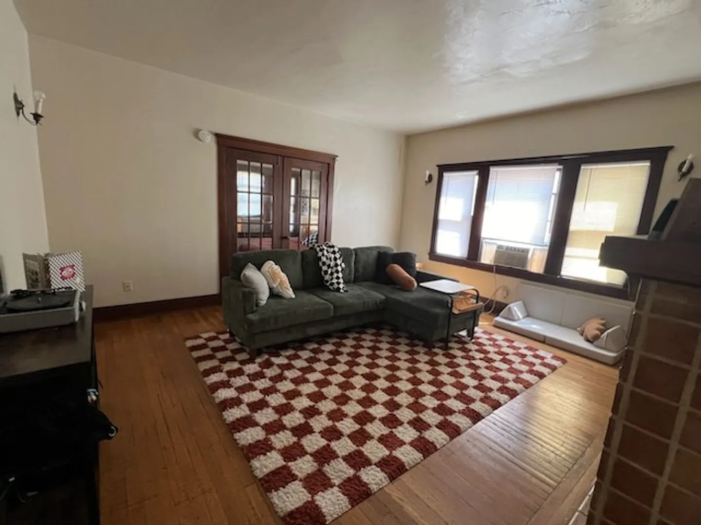 1561 N Van Ness Ave — Photo 3