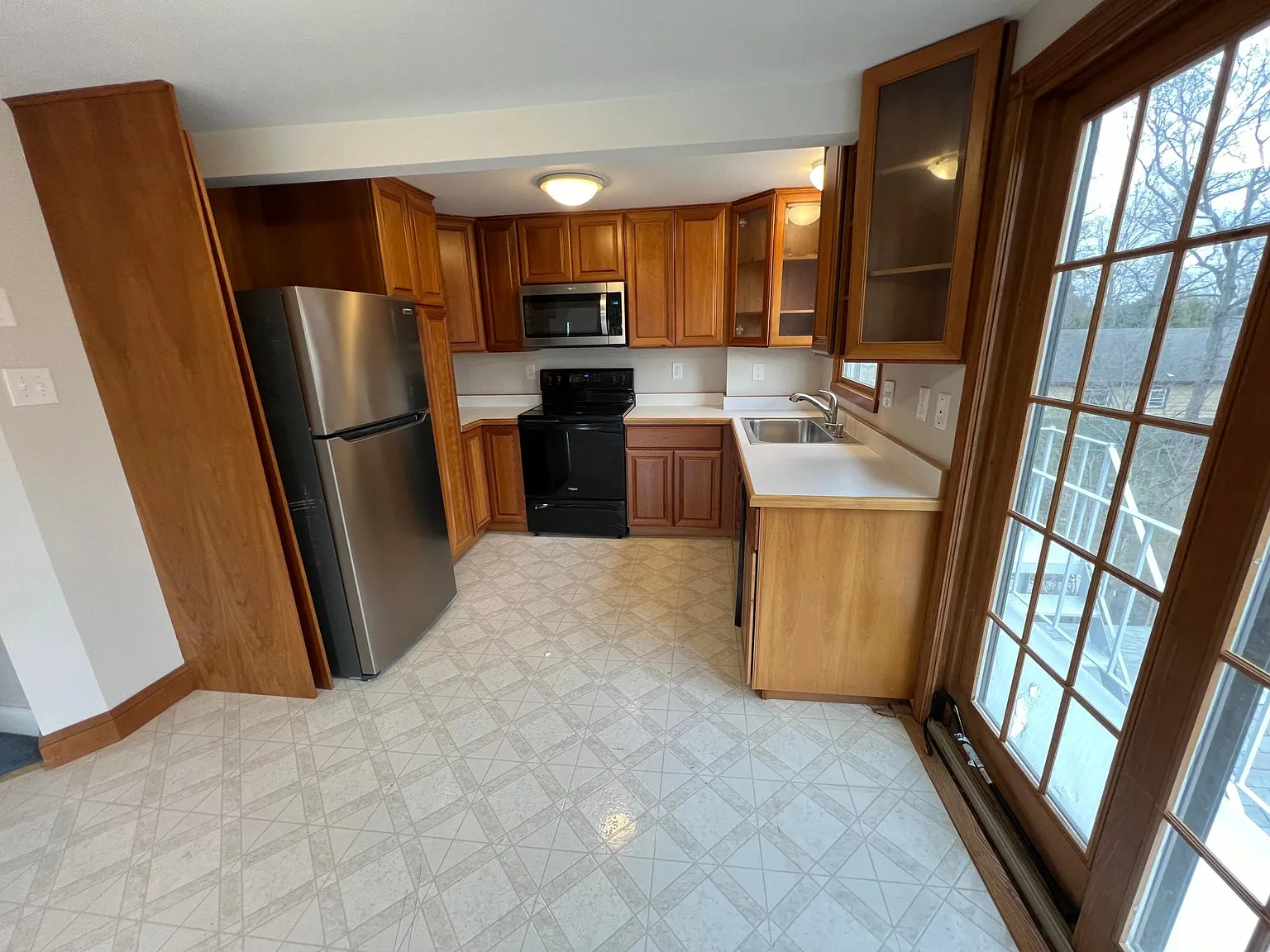 64 E Greenwood Ave — Photo 2