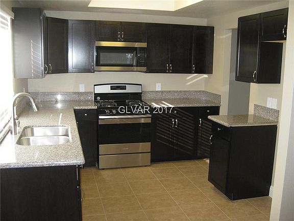 5th image of 808 Eastview Dr