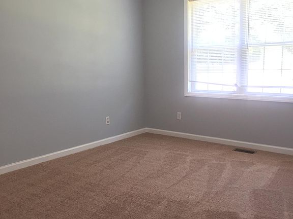 2nd image of 113 Glenn Brooke Ln