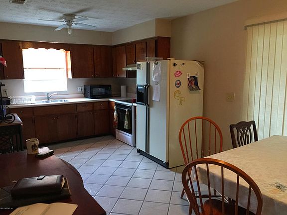 3rd image of 6933 Rivercrest Dr
