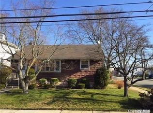 30 Kuhl Ave, Hicksville, NY 11801