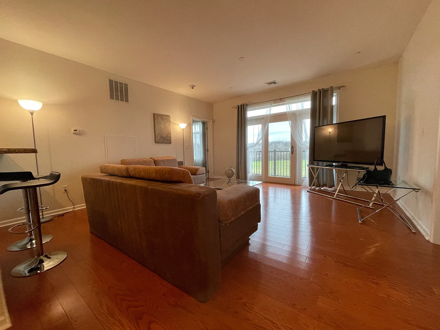 2 bed, 1400 sqft, $3,100 — Photo 3