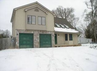 9576 Firwood Rd, South Lyon, MI 48178