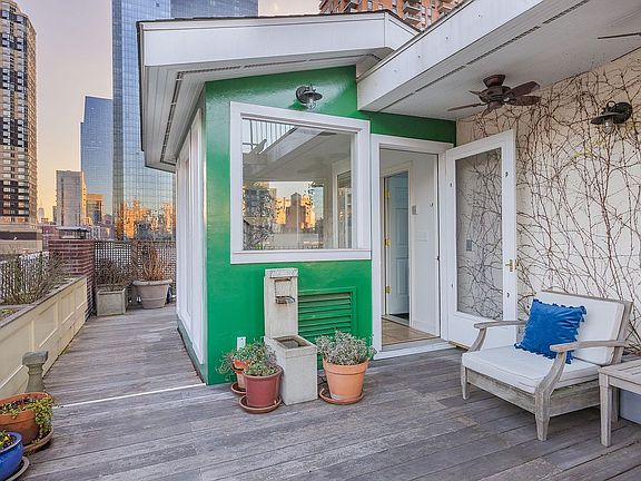 2nd image of 438 W 44th St