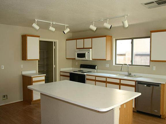 3rd image of 3017 W Horsham Dr