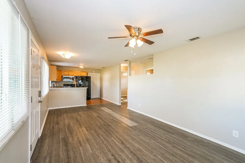 2 bed, 1.0 bath, 968 sqft, $2,120 — Photo 4