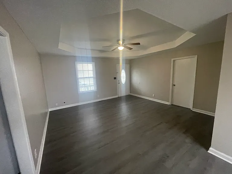 711 Shelton Cir — Photo 12