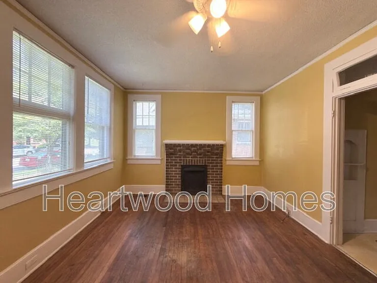 1408 Victoria St — Photo 2