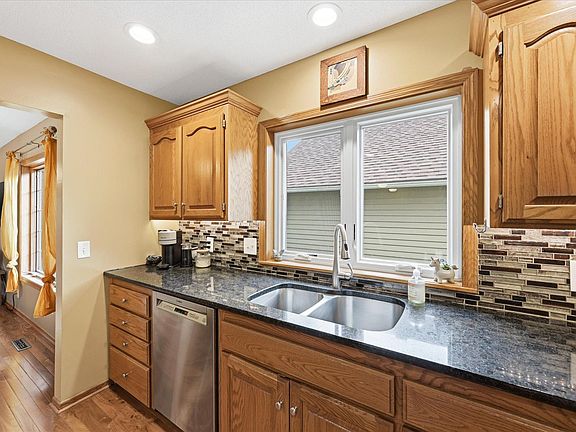 5th image of 4658 Wildwood St
