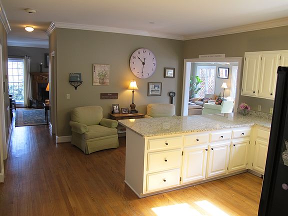 2nd image of 204 Quail Creek Ln