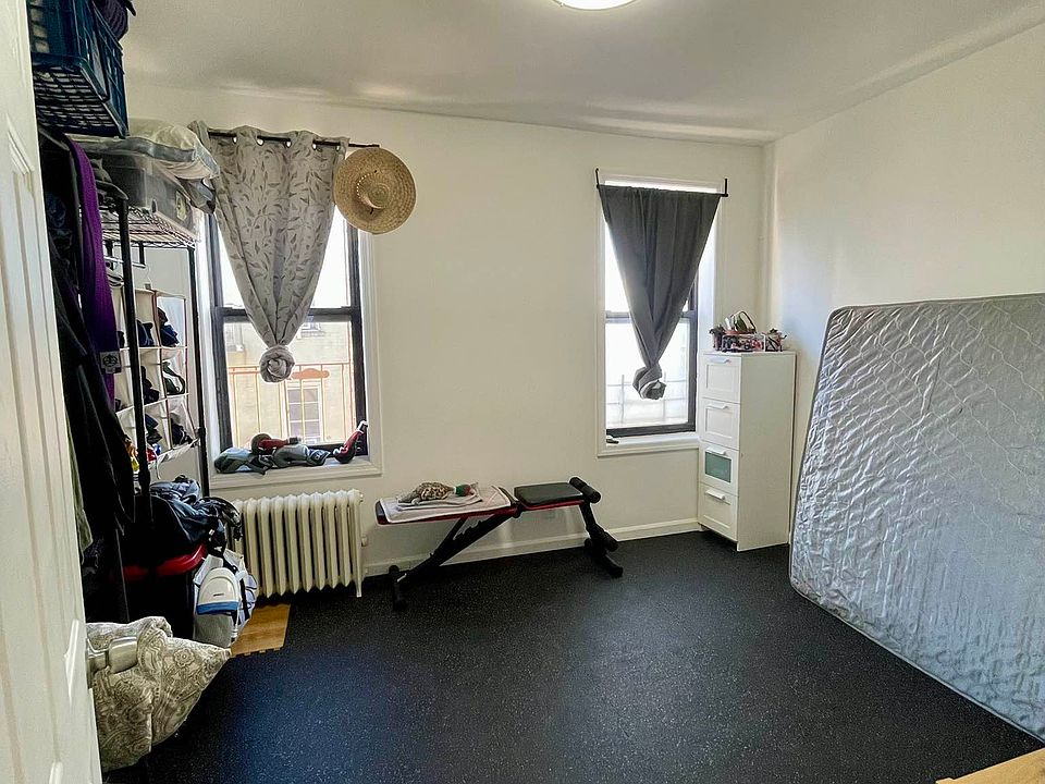 1st image of 2143 27th St APT D4