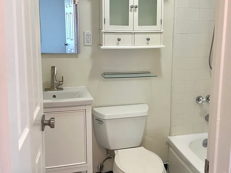 708 Huntley Dr #4 — Photo 8