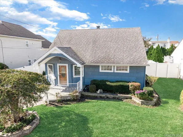937 Mirabelle Avenue, Westbury, NY 11590