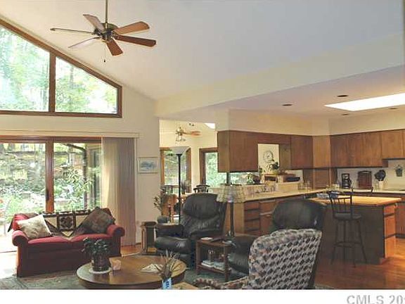 5th image of 19 Tanglewood Rd