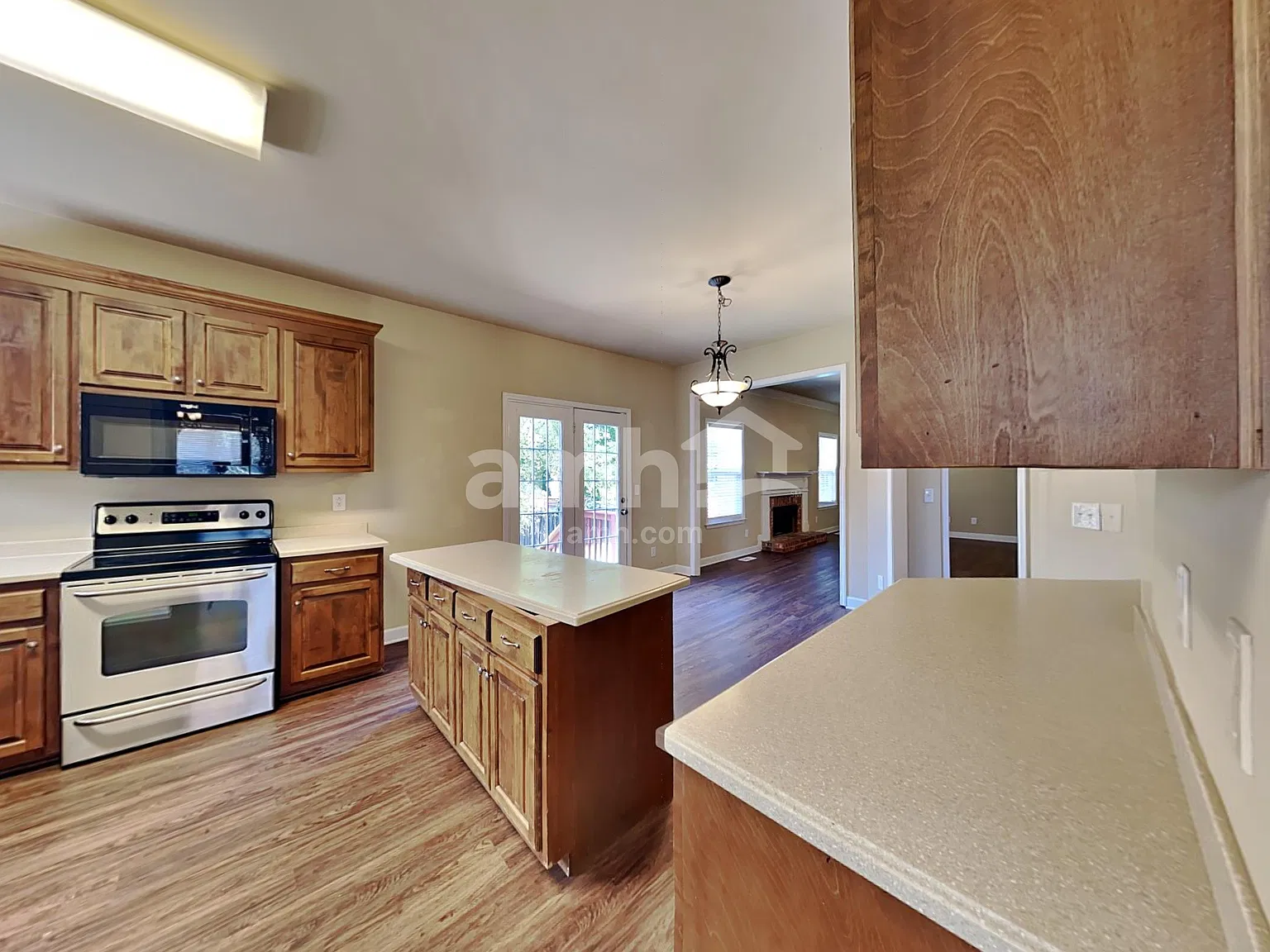 4 bed, 3.0 bath, 3053 sqft, $3,050 — Photo 3