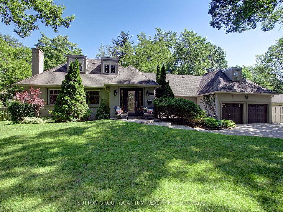 1st image of 1391 Queen Victoria Ave