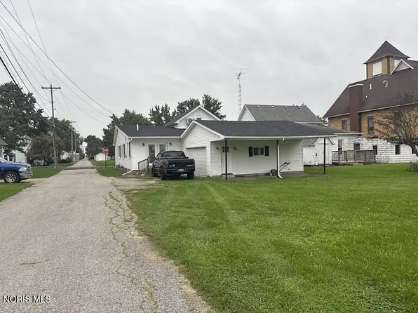 124 E Maple St, Deshler, OH 43516