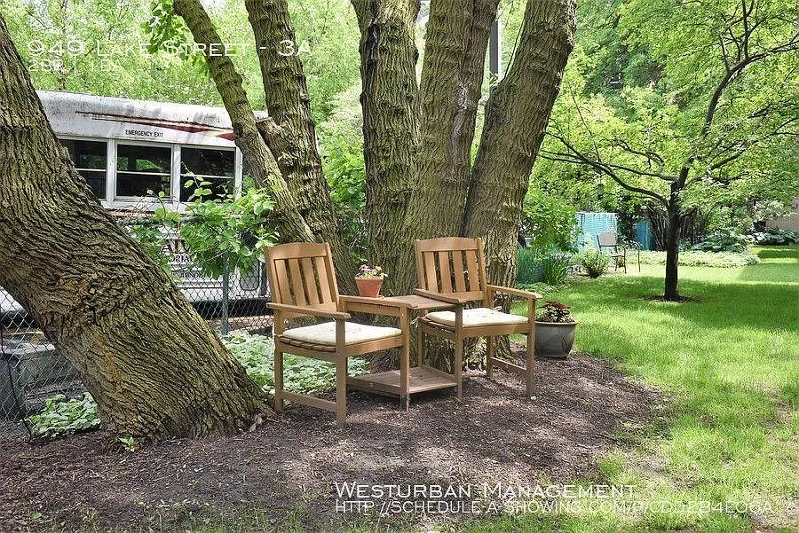 1 bed, 1001 sqft, $1,900 — Photo 4