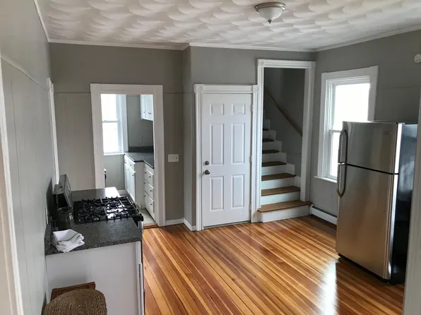 61 8th St #2, Providence, RI 02906