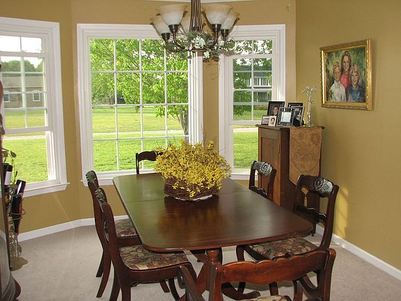 Dining room with bay window