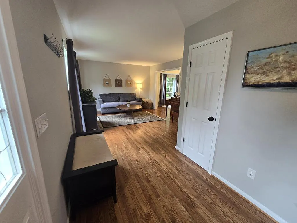 42 Charleston Ct — Photo 2