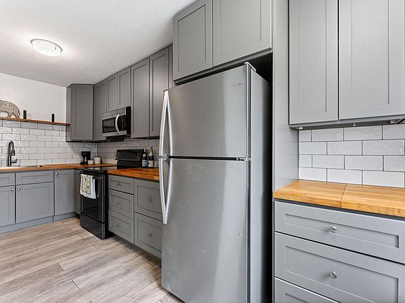 3rd image of 421 Robert St S