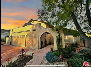42 Kanan Rd, Oak Park, CA 91377