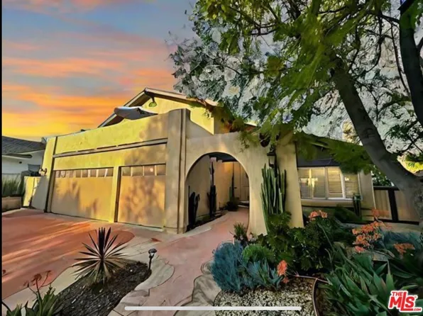 42 Kanan Rd, Oak Park, CA 91377