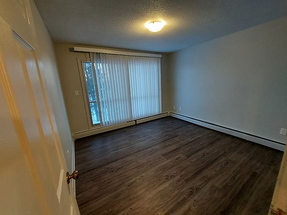 3rd image of 10418 103rd Ave