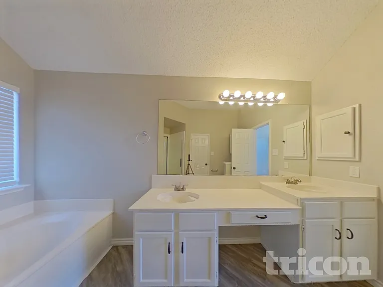 1233 Clear Creek Dr — Photo 10
