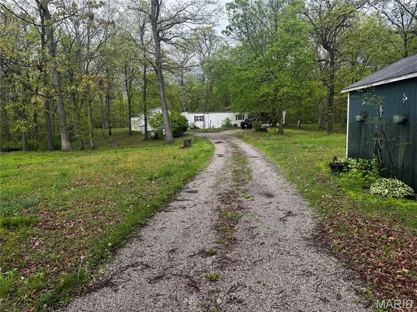 1386 Ski Club Rd, Greenville, IL 62246