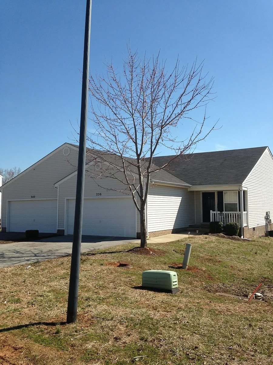 Photo 1 of 1 - 236 Hanover Ct #236 - Bowling Green, KY Primary Photo - 236 Hanover Ct #236