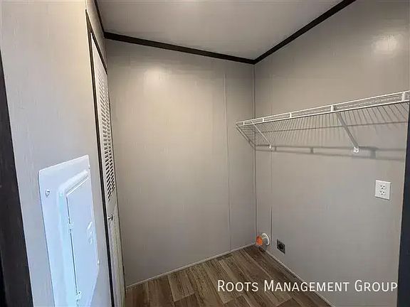 3rd image of 700 E 6th St #100