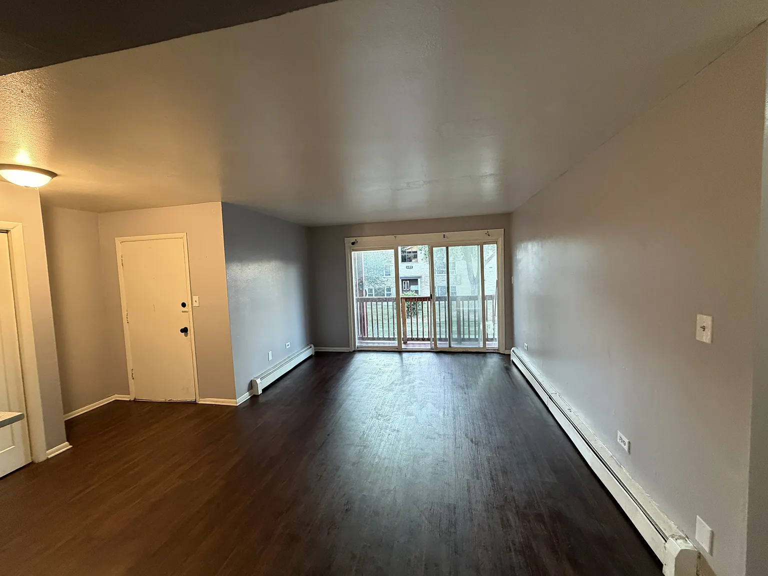 2 bed, 900 sqft, $1,650 — Photo 2