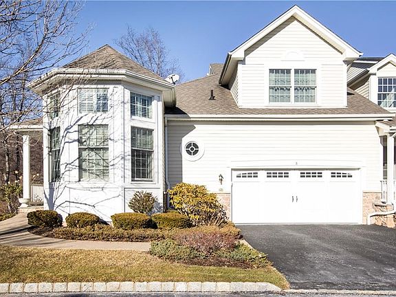 2nd image of 8 Bethpage Ct
