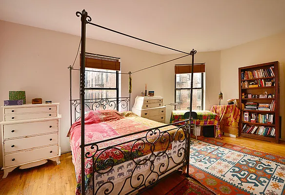 Sold by Rand Realty NY | media 6