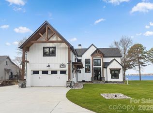 8250 Peninsula Ln, Sherrills Ford, NC 28673