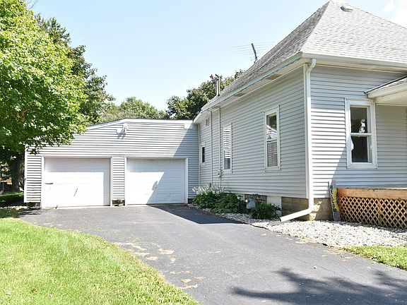 3rd image of 207 N Elm St