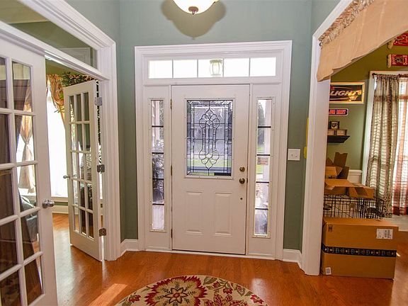 4th image of 303 Lovorn Cir