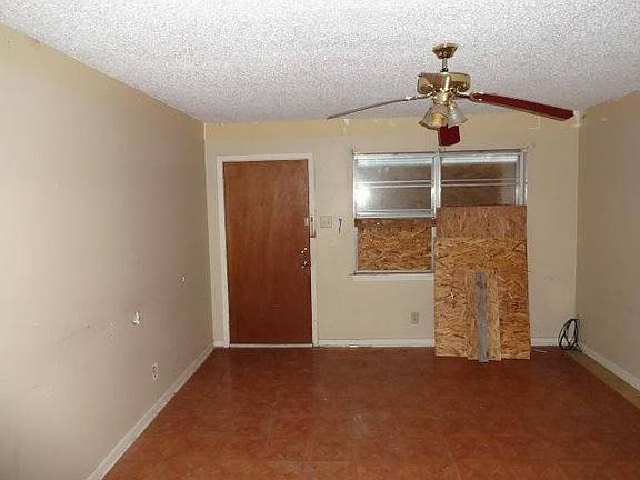 3rd image of 10630 Maple Dr