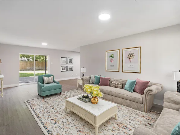 437 Hawthorne Ln, Grand Prairie, TX 75052