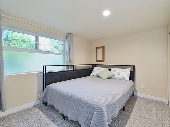 Bedroom #2, queen bed