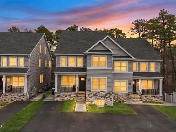 28 Golders Green Road, Lakewood, NJ 08701