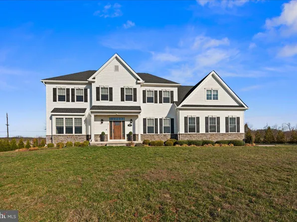 1 Silvers Ct, Pennington, NJ 08534